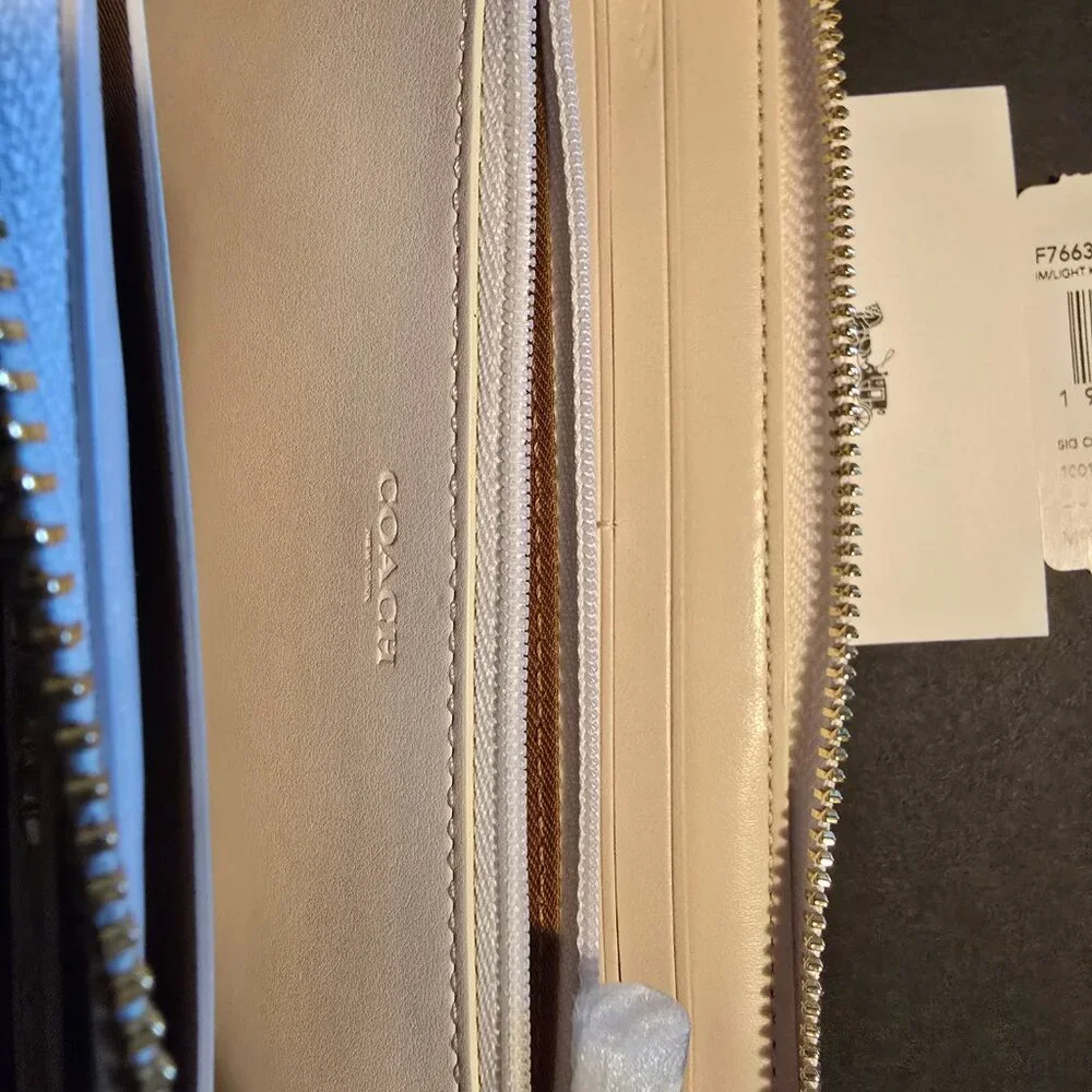 Coach F76638 Accordion Zip Wallet Signature Light Khaki Chalk NWT - Picture 3 of 9